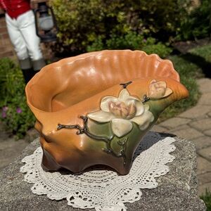 Vintage 1943, Magnolia Terra Cotta by ROSEVILLE Conch Shell Planter. G22.15